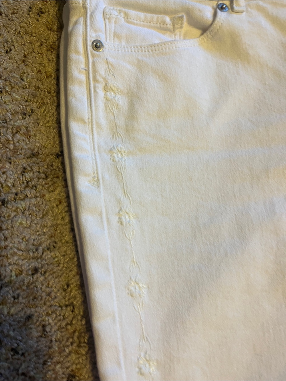 Levi's White Cropped Capri Jeans - Picture 7 of 8